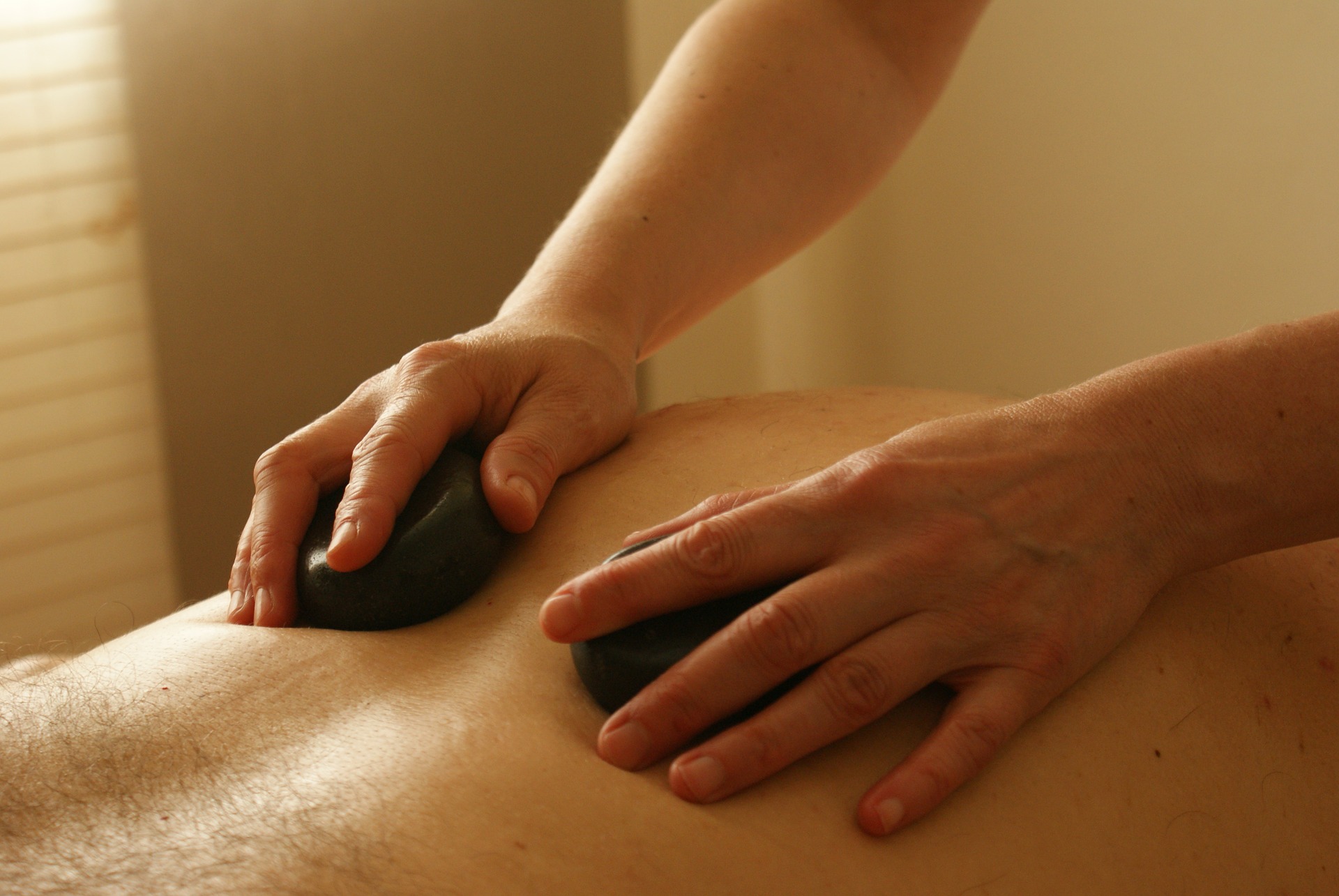 Massage aux pierres chaudes